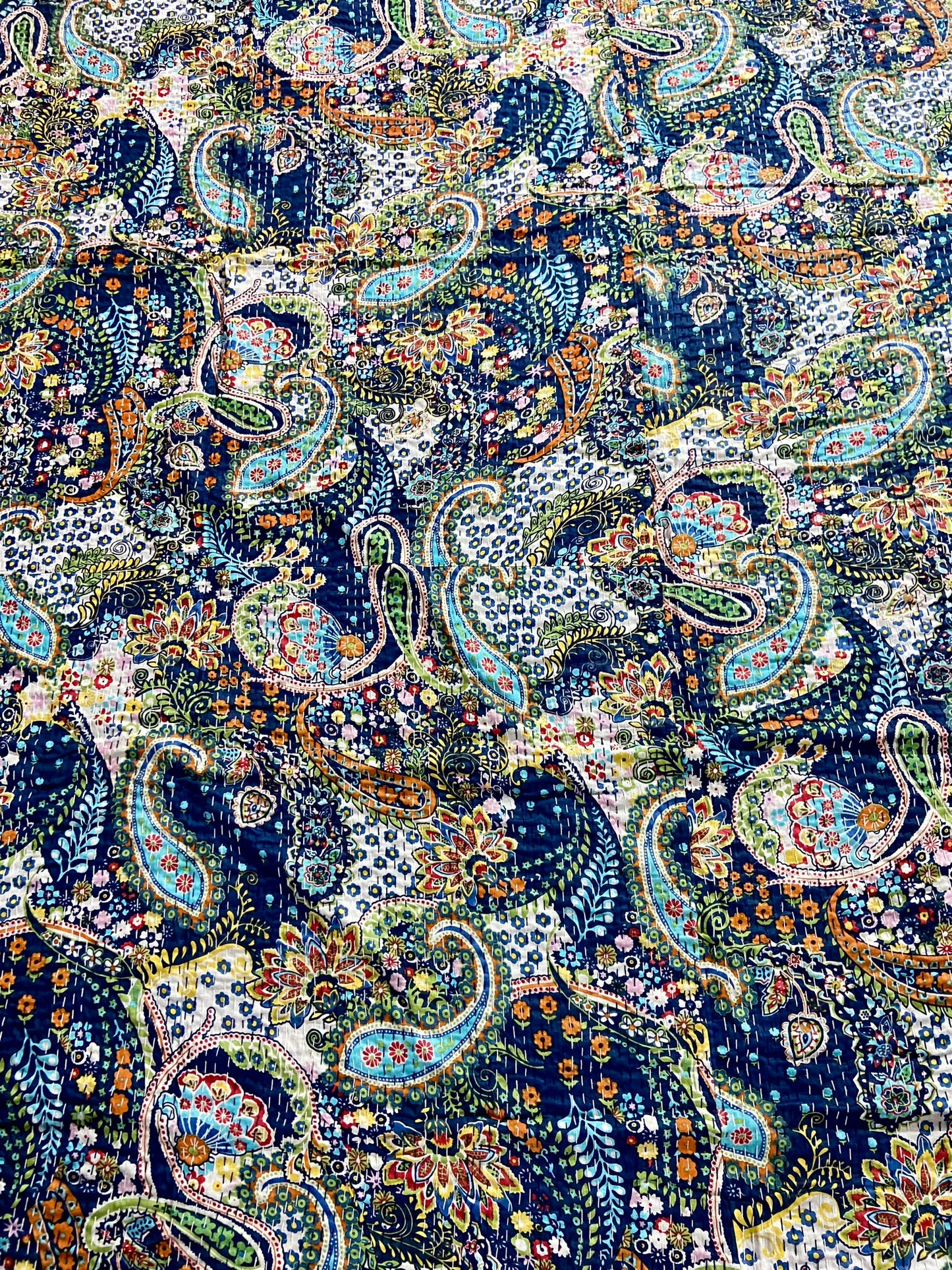 Kantha-Steppdecke mit Tiermotiv, Schwarzer Dschungel