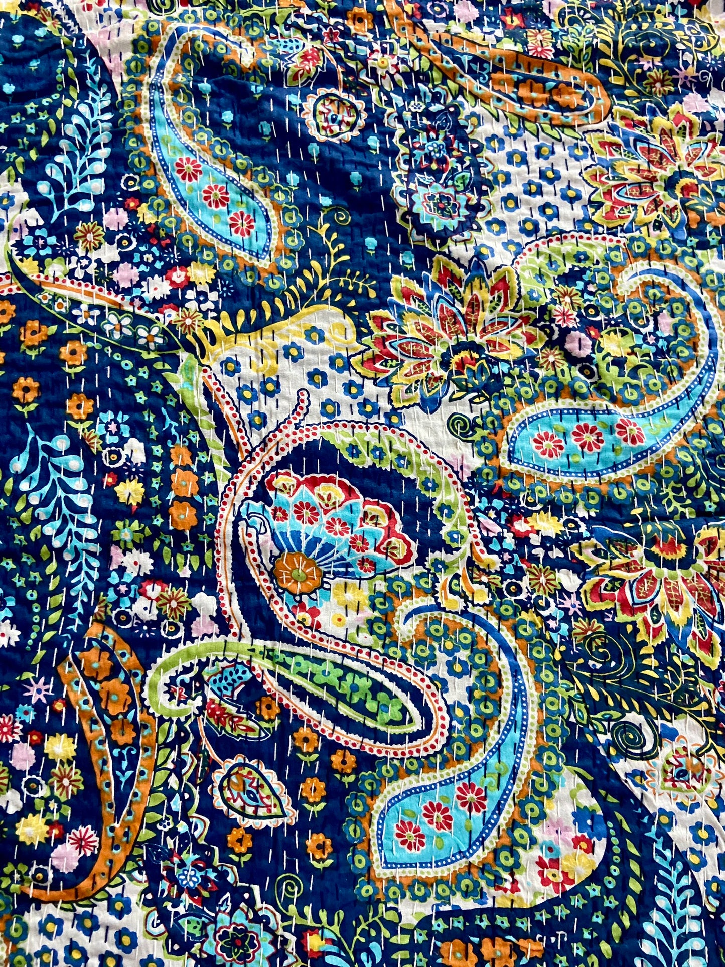 Kantha-Steppdecke mit Tiermotiv, Schwarzer Dschungel
