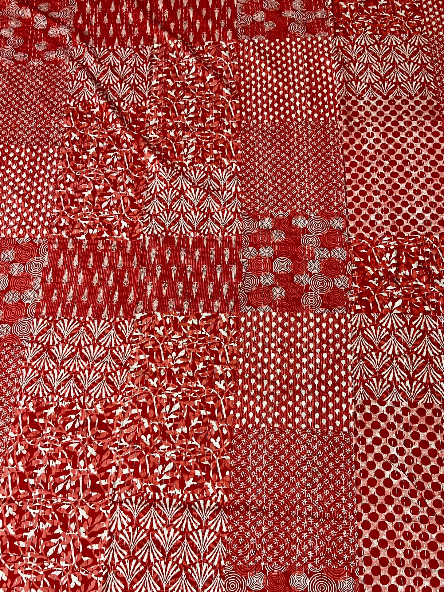 Kantha-Steppdecke mit Tiermotiv, Schwarzer Dschungel
