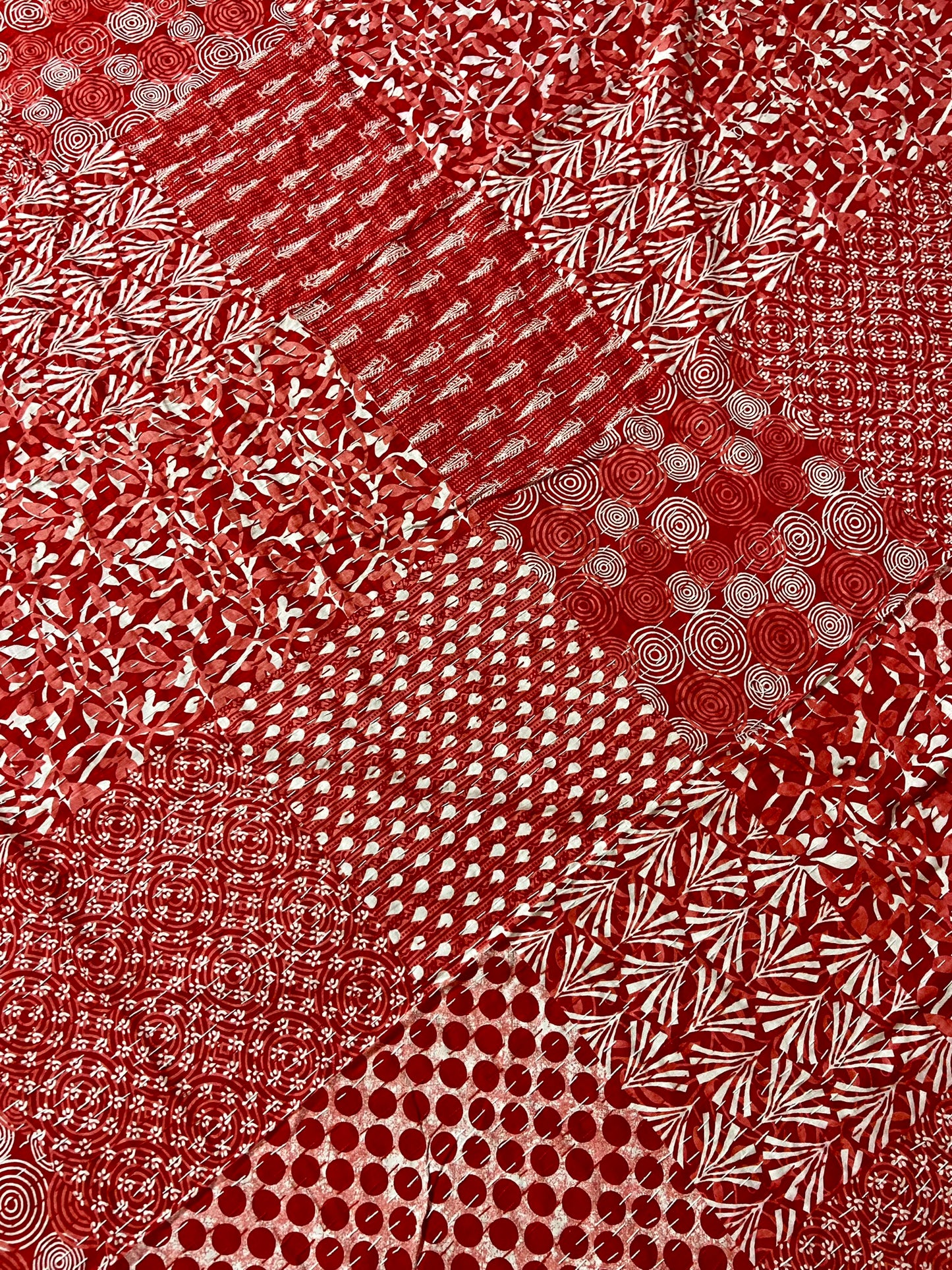 Kantha-Steppdecke mit Tiermotiv, Schwarzer Dschungel