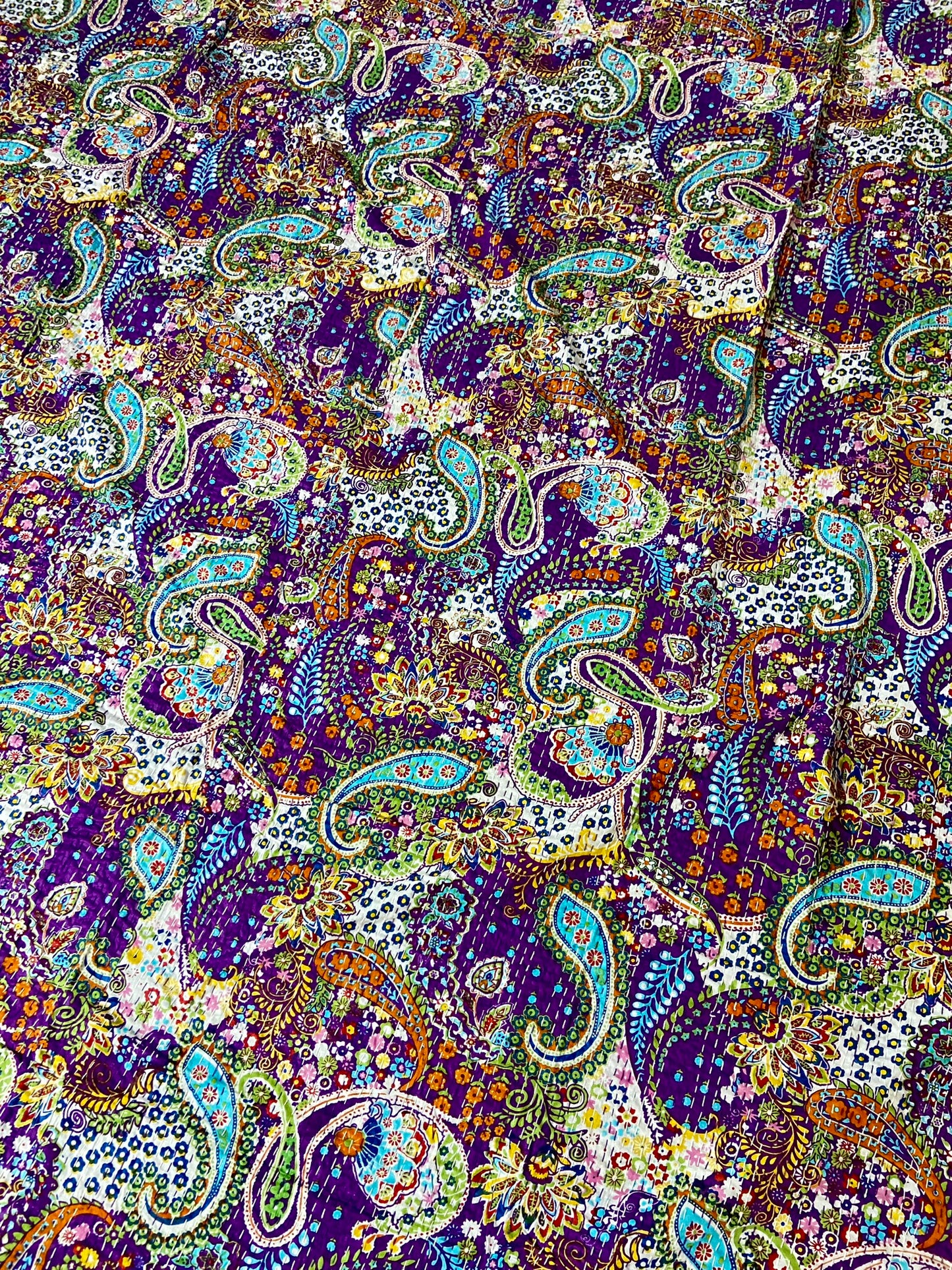 Minimalistische Kantha-Steppdecke aus Baumwolle