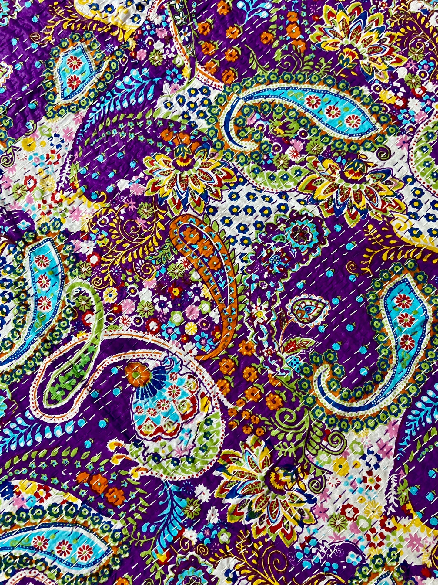 Minimalistische Kantha-Steppdecke aus Baumwolle