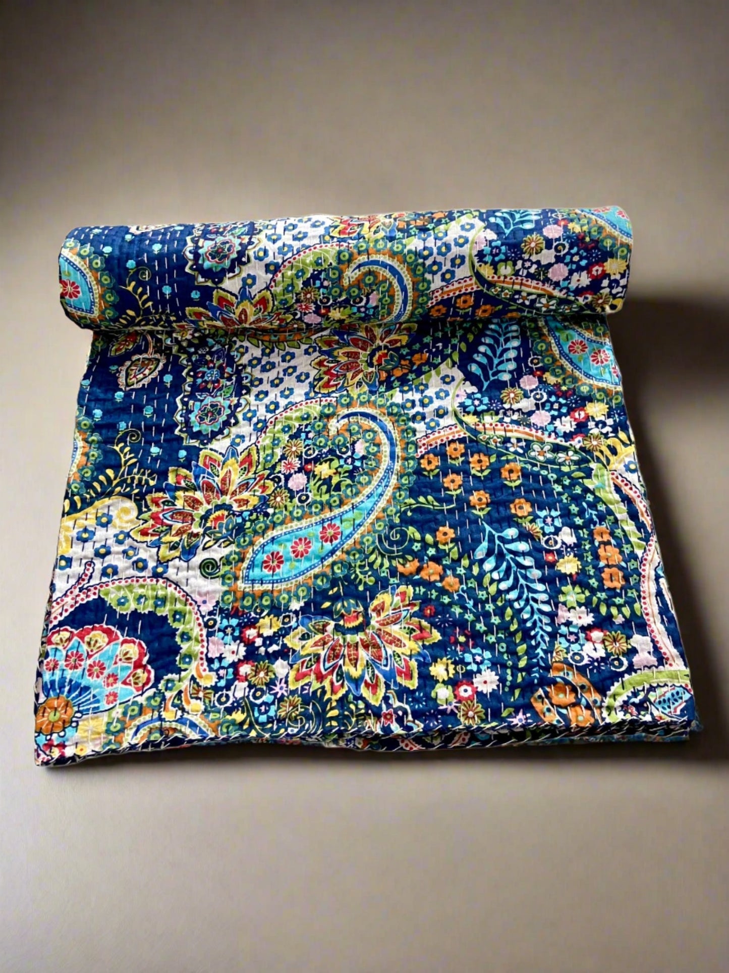 Kantha-Steppdecke mit Tiermotiv, Schwarzer Dschungel